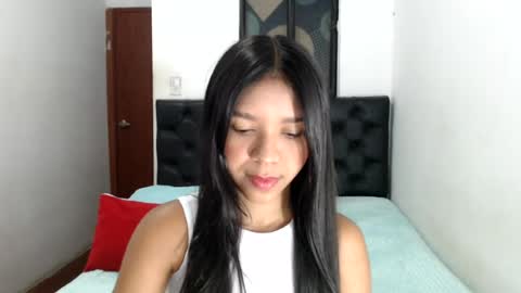 Snapshot of sweet_petite15 chatting on 07/13/26, 12:19 petite sweet online show from 07/13/26, 12:19