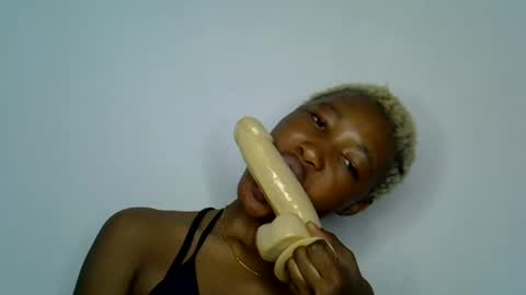 Snapshot of sweet_pussy04 chatting on 06/27/26, 12:22 sweet girl online show from 06/27/26, 12:22