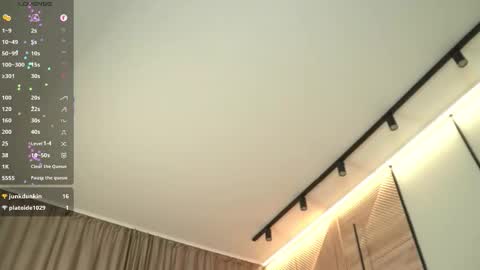 Snapshot of sweet_reverie chatting on 12/19/25, 09:38 Vanessa online show from 12/19/25, 09:38