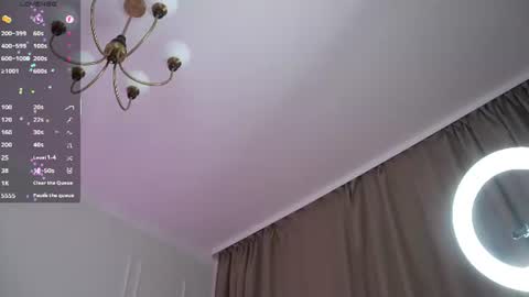 Snapshot of sweet_reverie chatting on 06/15/26, 05:15 Vanessa online show from 06/15/26, 05:15