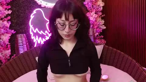 Roxanee online show from 12/17/25, 01:06