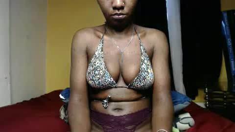 Snapshot of sweet_sherie chatting on 03/10/25, 06:05 ellanah Tracie online show from 03/10/25, 06:05