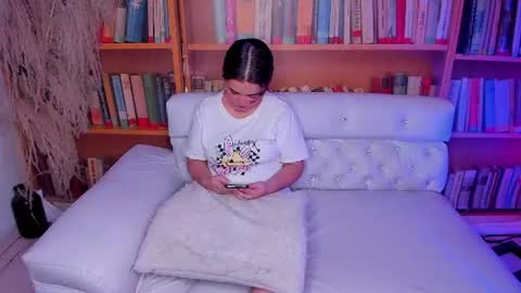 Start 18 year  Noa 19 year online show from 07/17/26, 01:56