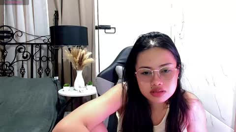Snapshot of sweet_sirenxx chatting on 11/11/25, 07:03 Leah online show from 11/11/25, 07:03