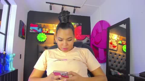 Yeileen online show from 01/19/25, 07:04