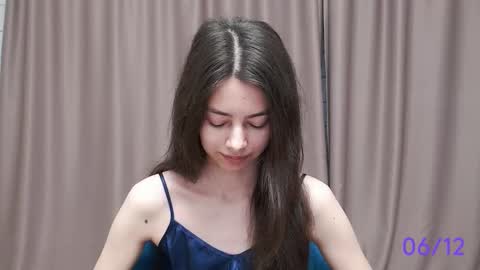Snapshot of sweet_sweet_angel chatting on 12/06/24, 11:00 Angel online show from 12/06/24, 11:00