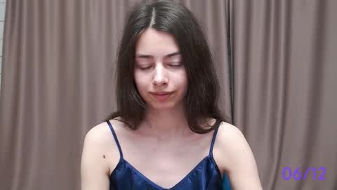 Snapshot of sweet_sweet_angel chatting on 12/06/24, 02:06 Angel online show from 12/06/24, 02:06
