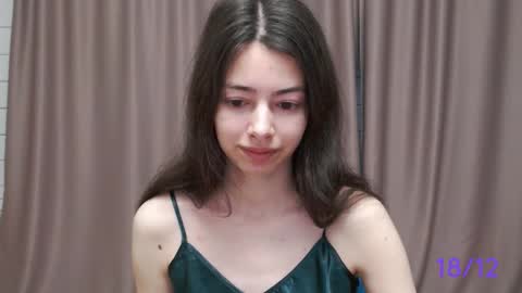 Snapshot of sweet_sweet_angel chatting on 12/18/24, 10:51 Angel online show from 12/18/24, 10:51