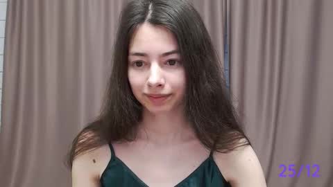 Snapshot of sweet_sweet_angel chatting on 12/25/24, 09:45 Angel online show from 12/25/24, 09:45