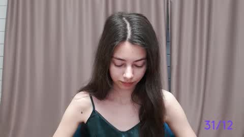 Snapshot of sweet_sweet_angel chatting on 12/31/24, 05:22 Angel online show from 12/31/24, 05:22