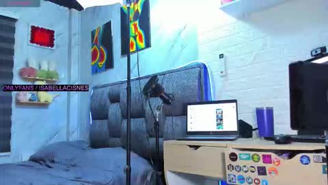 Isabella online show from 10/25/25, 08:14