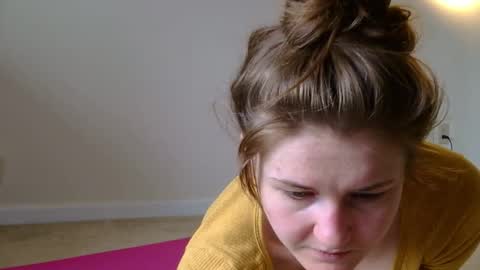 Snapshot of sweet_truffle chatting on 11/30/25, 02:43 Heidi Brenner - Please check bio for schedule FAQ online show from 11/30/25, 02:43