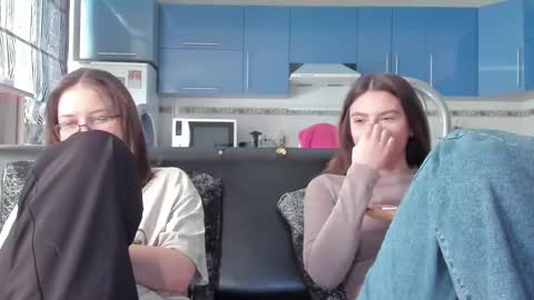 sweet_violetti online show from 02/11/25, 11:21