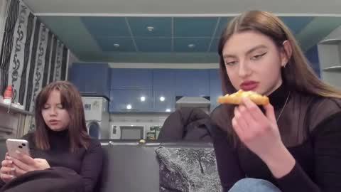 sweet_violetti online show from 02/24/25, 04:47