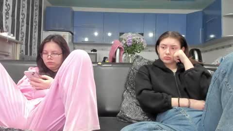 sweet_violetti online show from 03/10/25, 05:07