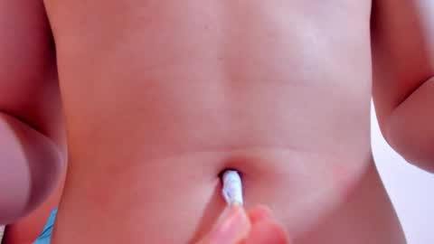 Snapshot of sweet_wallen chatting on 09/30/25, 02:11 liamdamjackerick and zack online show from 09/30/25, 02:11