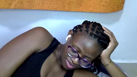 Snapshot of sweet_zarah chatting on 03/13/26, 02:18 sweet_zarah online show from 03/13/26, 02:18