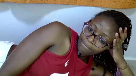 Snapshot of sweet_zarah chatting on 03/27/26, 12:27 sweet_zarah online show from 03/27/26, 12:27