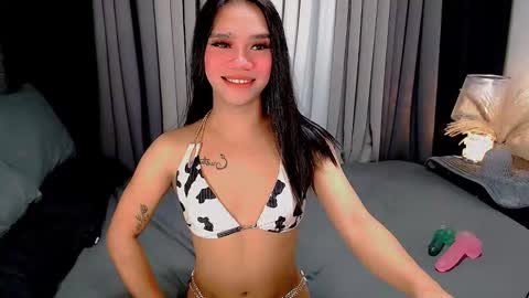 Snapshot of sweet_zoey12 chatting on 10/15/25, 02:39 bea takashi  online show from 10/15/25, 02:39