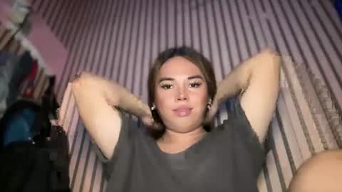 Snapshot of sweetalexa19 chatting on 10/16/25, 04:02 alexa your one and only queen online show from 10/16/25, 04:02