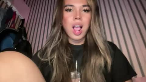 Snapshot of sweetalexa19 chatting on 10/17/25, 02:26 alexa your one and only queen online show from 10/17/25, 02:26