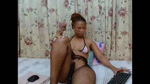 sweetamazing626054 online show from 10/27/25, 06:56