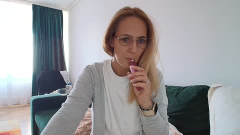 Ania online show from 01/17/25, 01:35