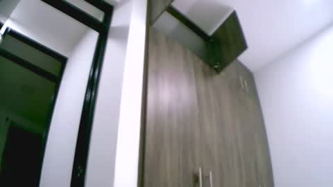 sweetapril_1991 online show from 10/24/25, 11:01