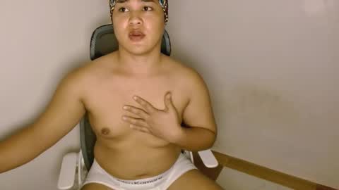 Snapshot of sweetasiangay chatting on 11/18/25, 06:45 sweetasiangay online show from 11/18/25, 06:45