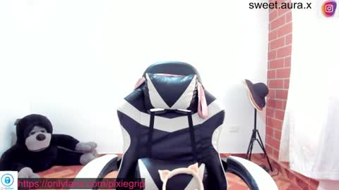 SweetAura0 0  online show from 07/25/26, 04:04