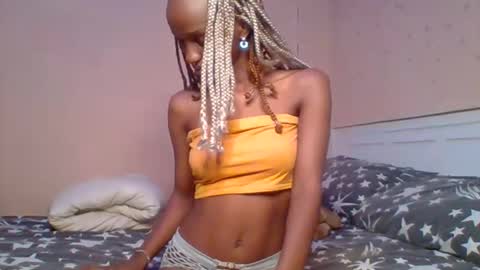 Snapshot of sweetberry30 chatting on 10/25/25, 02:13 sweetberry30 online show from 10/25/25, 02:13