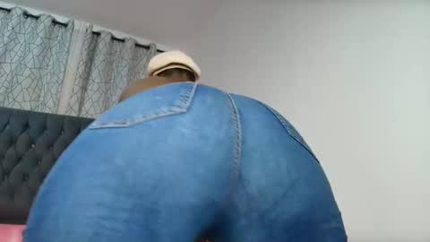 Snapshot of sweetbigass318797 chatting on 06/01/26, 12:01 Sweetbigass online show from 06/01/26, 12:01