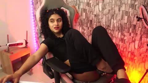 Salom independent model online show from 01/06/26, 10:34