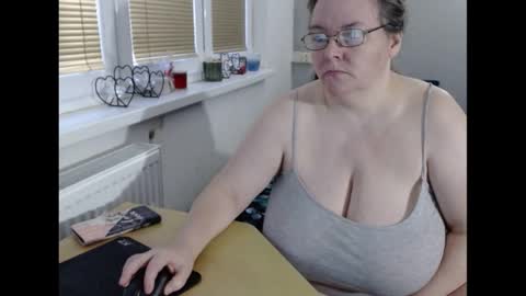 Sweetboobs85h online show from 02/12/25, 07:13