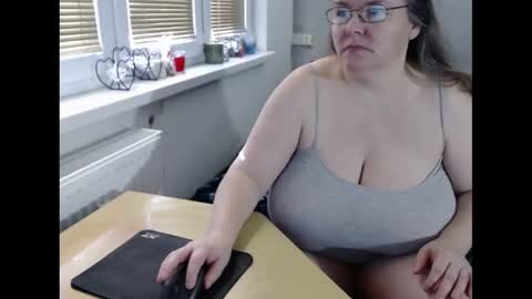 Sweetboobs85h online show from 03/05/25, 07:16