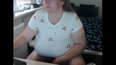 Snapshot of sweetboobs85h chatting on 09/21/25, 08:38 Sweetboobs85h online show from 09/21/25, 08:38