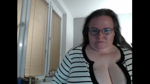 Sweetboobs85h online show from 02/06/26, 10:02