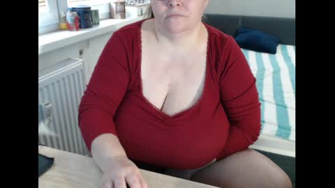Sweetboobs85h online show from 04/01/26, 01:41