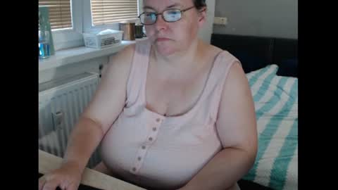 Sweetboobs85h online show from 07/08/26, 06:40