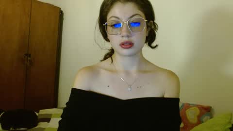 Snapshot of sweetcalm_ chatting on 06/05/26, 03:46 sweetcalm_ online show from 06/05/26, 03:46