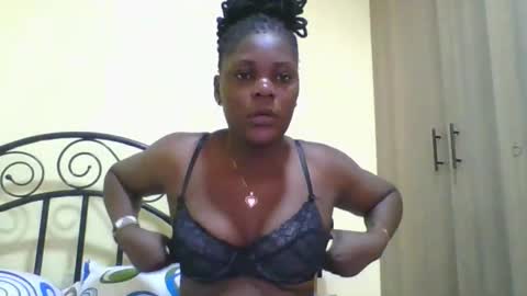 Snapshot of sweetdarkskin chatting on 10/19/25, 10:38 CLARIS online show from 10/19/25, 10:38