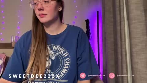 Snapshot of sweetdee222x chatting on 01/03/25, 04:22 Delilah Samson online show from 01/03/25, 04:22