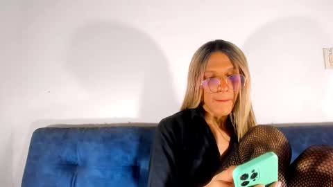 Amelia online show from 02/16/25, 09:05