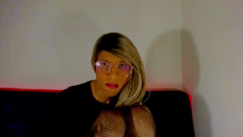 Snapshot of sweetdesaire chatting on 02/01/26, 03:43 Amelia online show from 02/01/26, 03:43