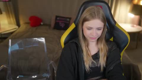 Amelia online show from 06/17/26, 10:50