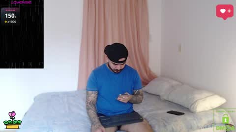 Snapshot of sweetdesires_ chatting on 06/09/26, 03:23 online show from 06/09/26, 03:23