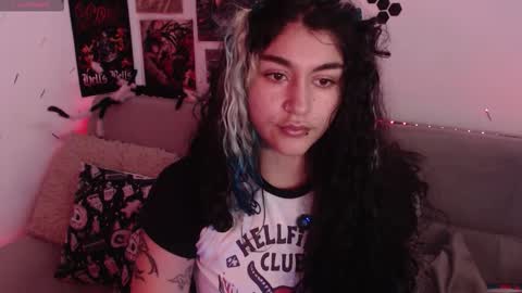 Abril online show from 10/22/25, 03:34