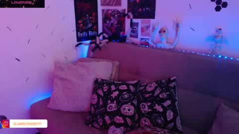 Abril online show from 10/24/25, 03:30