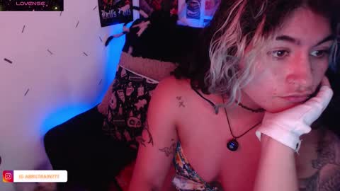 Abril online show from 10/28/25, 05:37