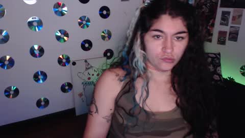 Abril online show from 11/14/25, 03:22